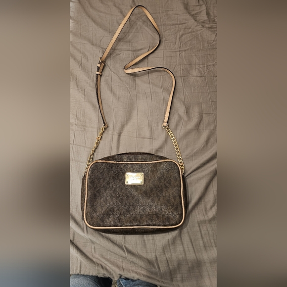Micheal Kors Purse - Picture 1 of 4
